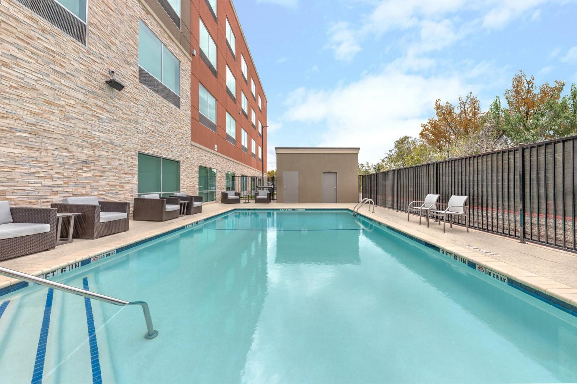 Holiday Inn Express & Suites Austin Airport East By Ihg Eksteriør billede