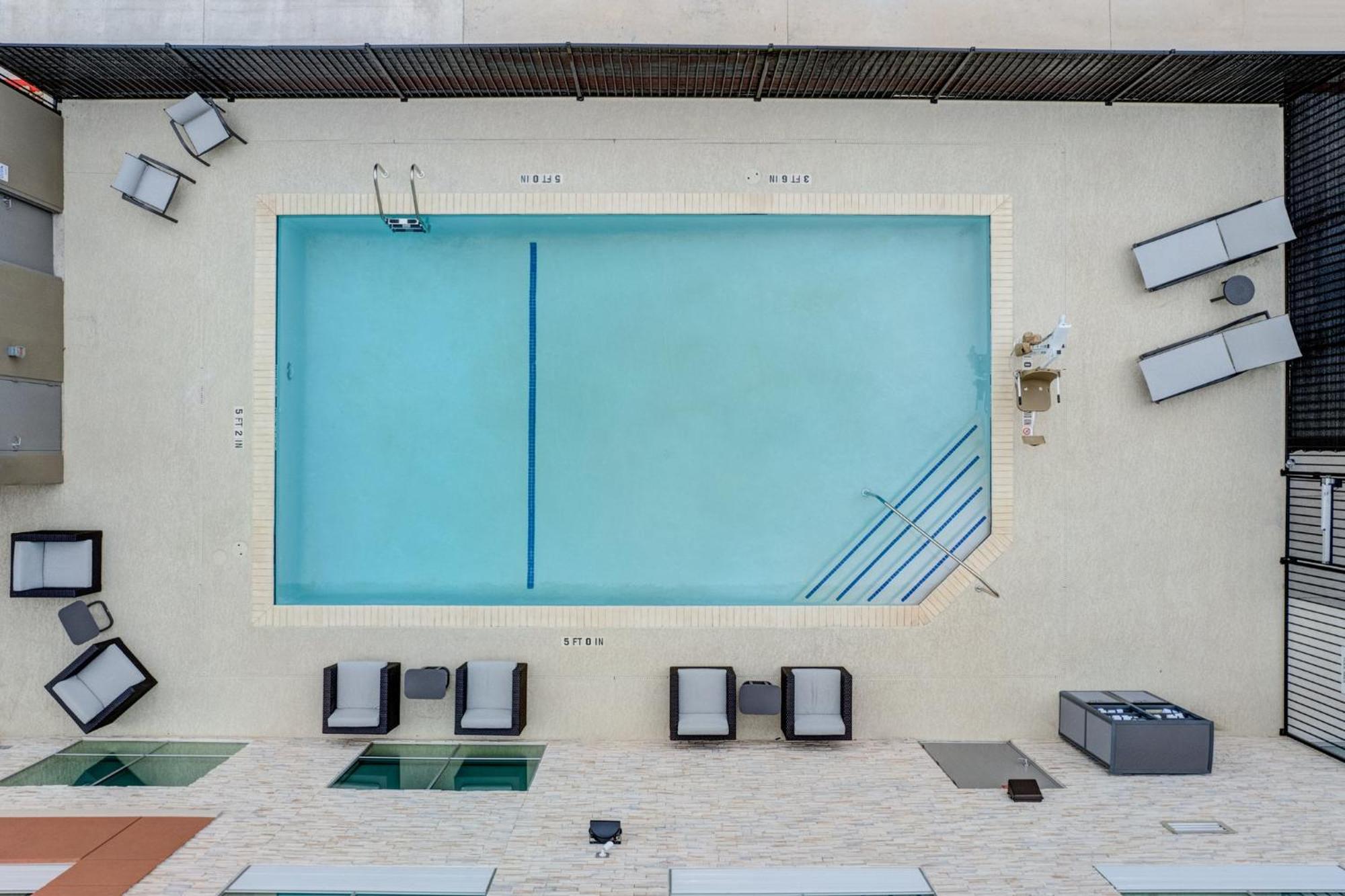Holiday Inn Express & Suites Austin Airport East By Ihg Eksteriør billede