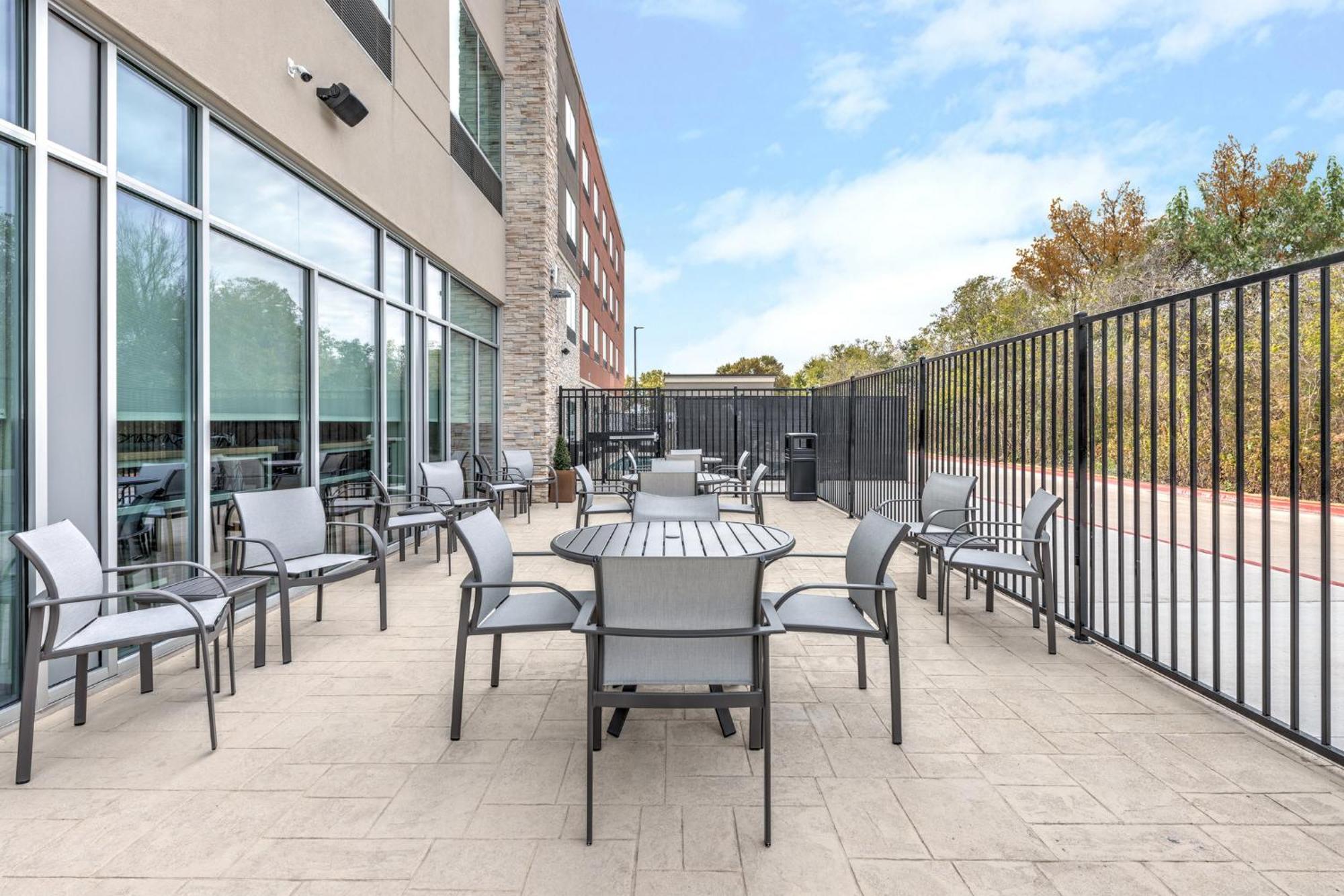 Holiday Inn Express & Suites Austin Airport East By Ihg Eksteriør billede