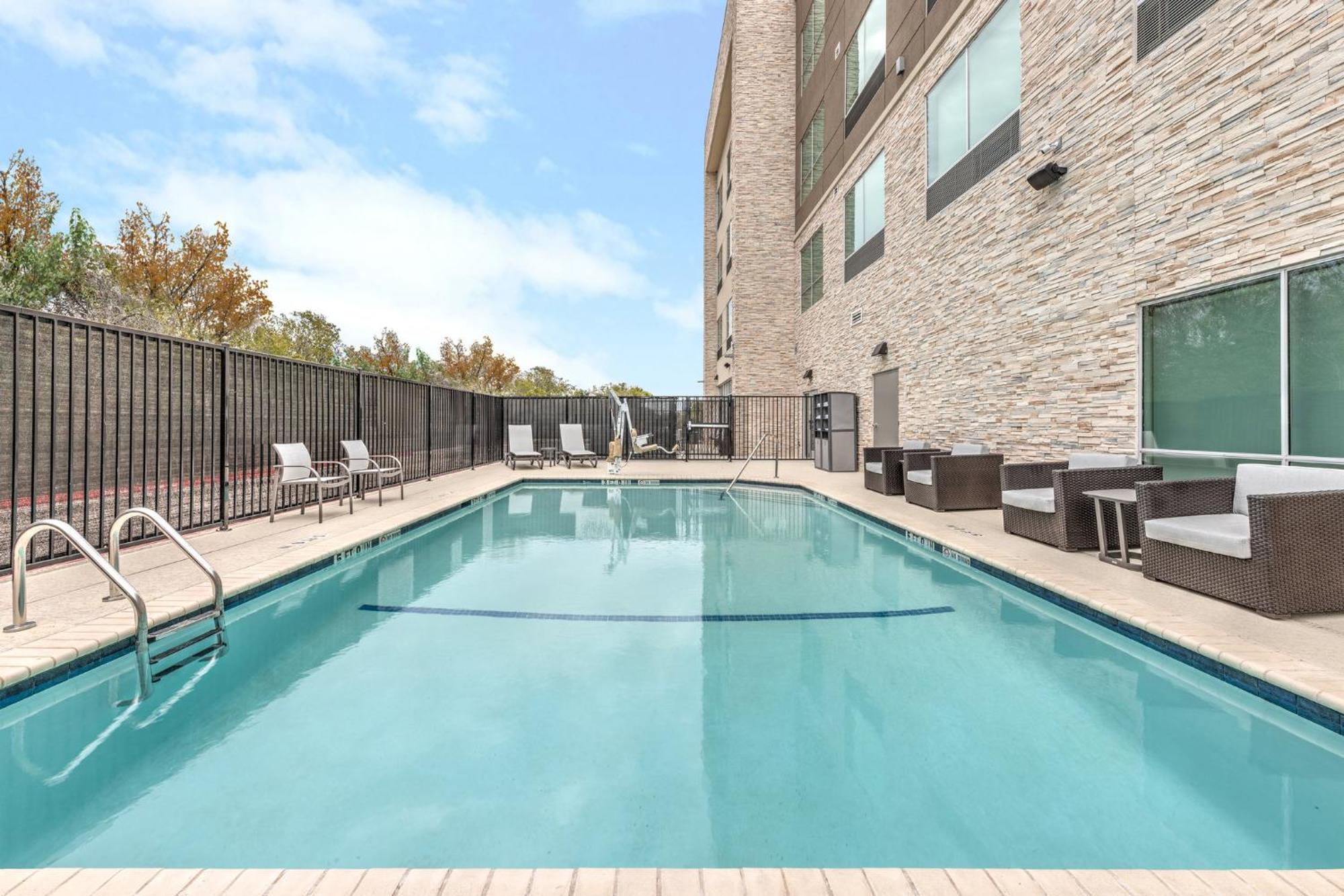 Holiday Inn Express & Suites Austin Airport East By Ihg Eksteriør billede